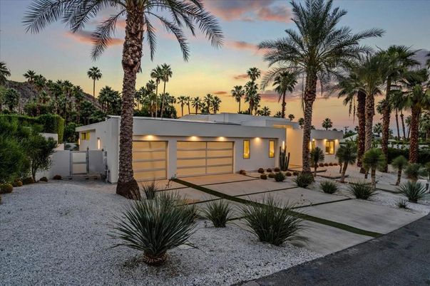Attached, Backyard, Exterior, Facade, Modern