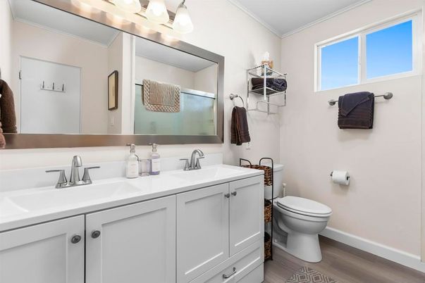Bathroom, Dual Sink Vanities, Interior, Wood Texture Flooring