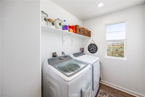 Interior, Recessed Lighting, Washer, Wood Texture Flooring