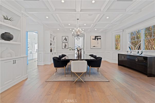 Chandelier, Dining room, Interior, Recessed Lighting, Wood Texture Flooring