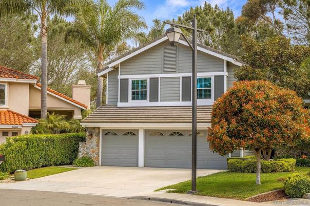 Attached, Exterior, Facade, American Craftsman
