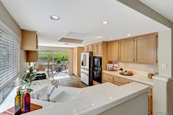 Dining room, Interior, Kitchen, Recessed Lighting, Tile Countertops