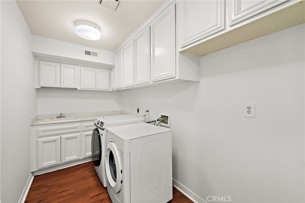 Interior, Washer, Wood Texture Flooring