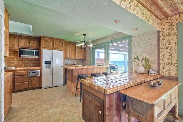 Chandelier, Interior, Kitchen, Recessed Lighting, Tile Countertops