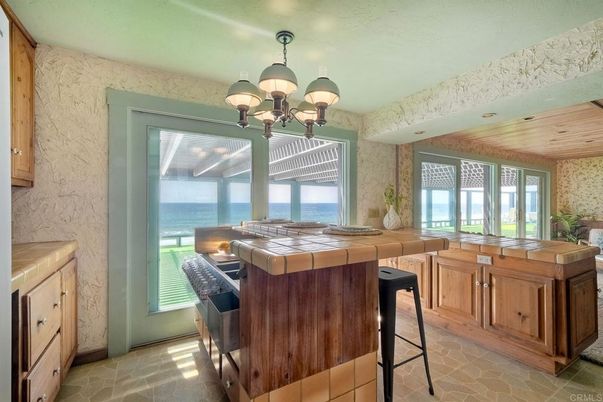 Chandelier, Interior, Kitchen, Tile Countertops, Water