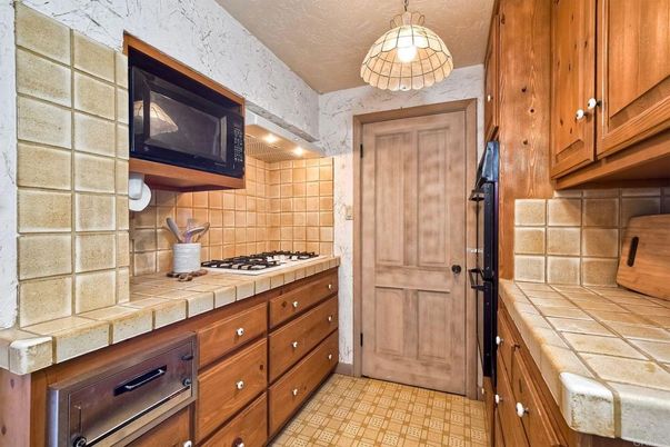 Interior, Kitchen, Pendant Lights, Tile Countertops
