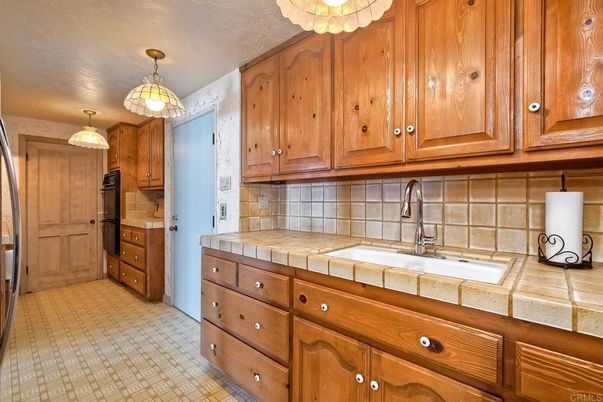 Interior, Kitchen, Pendant Lights, Tile Countertops
