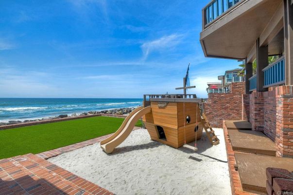 Exterior, Hot Tub, Playground, Water