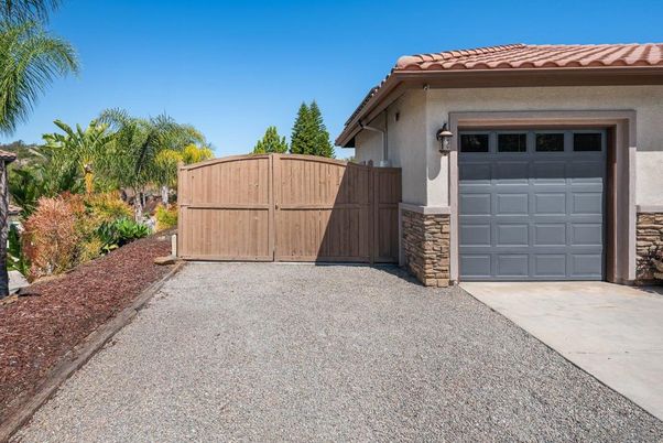 Detached Garage, Exterior