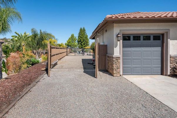 Detached Garage, Exterior