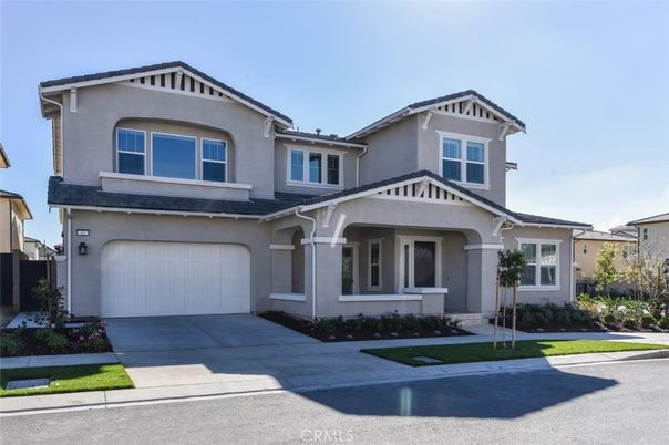 Attached, Exterior, Facade, American Craftsman