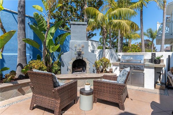 Exterior, Fireplace