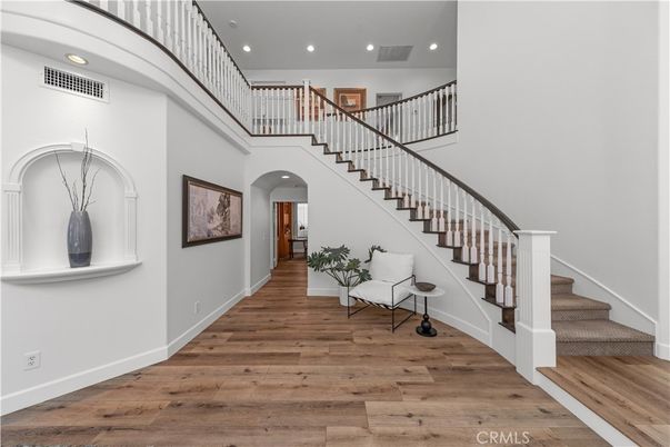 Interior, Recessed Lighting, Wood Texture Flooring