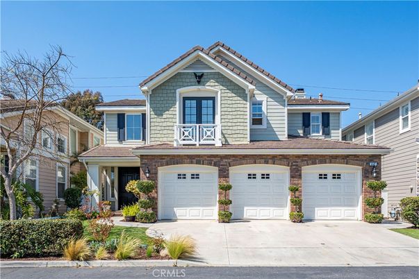 Attached, Exterior, Facade, Queen Anne Victorian