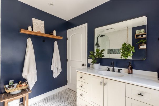 Bathroom, Dual Sink Vanities, Interior