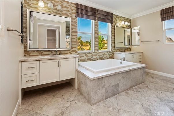 Bathroom, Dual Sink Vanities, Interior