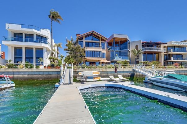 Exterior, Lake
