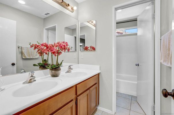 Bathroom, Dual Sink Vanities, Interior, Recessed Lighting
