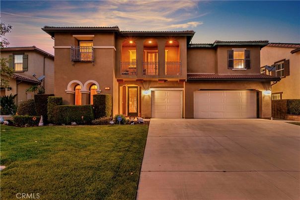 Attached, Exterior, Facade, Mediterranean