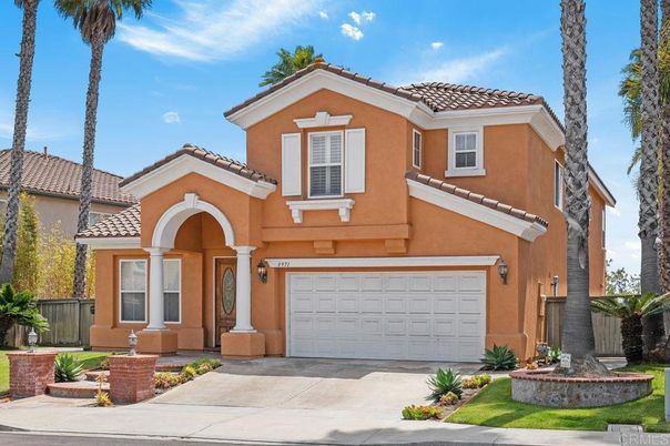 Attached, Exterior, Facade, Mediterranean