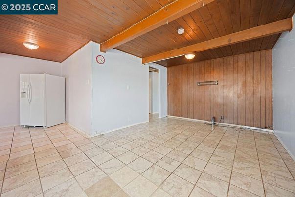 Empty room, Interior, Wooden Beams, Wooden Ceilings, Wooden Walls