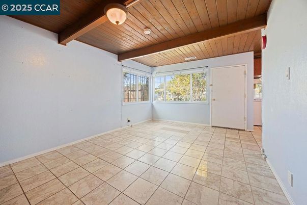 Empty room, Interior, Wooden Beams, Wooden Ceilings