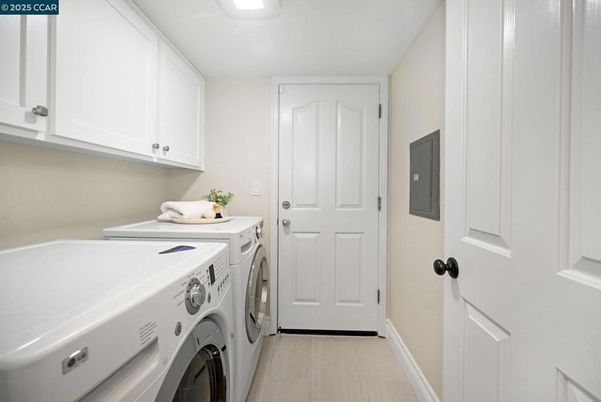 Interior, Washer, Wood Texture Flooring
