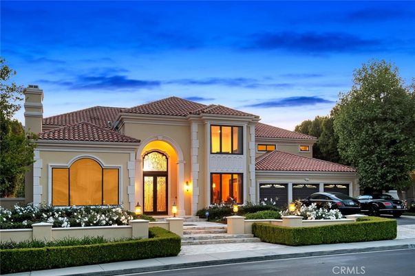 Attached, Exterior, Facade, Mediterranean