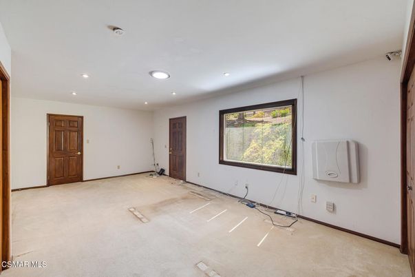 Empty room, Interior, Recessed Lighting