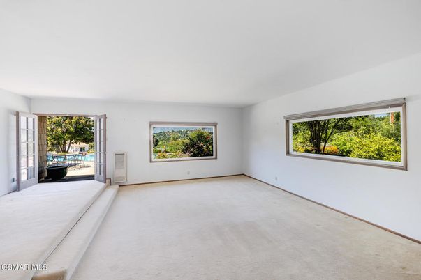Empty room, Interior