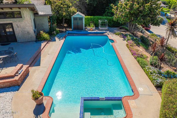Exterior, Pool