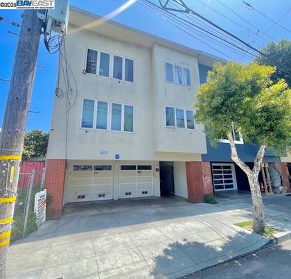 Attached, Exterior, Facade, Brick Facade, Rowhouse