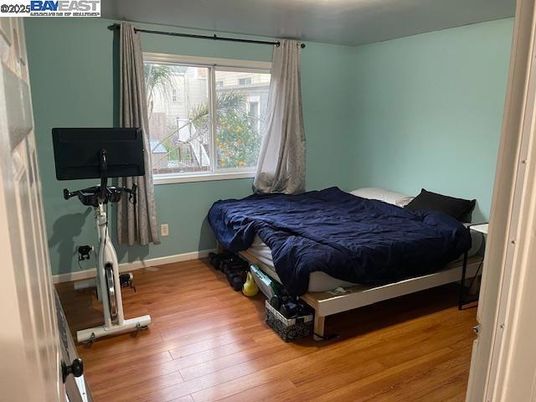 Bedroom, Fitness Equipment, Interior, Wood Texture Flooring