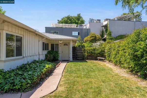 Backyard, Exterior, Facade, Modern