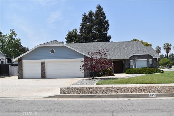 Attached, Exterior, Facade, Ranch