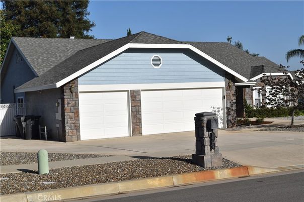 Attached, Exterior, Facade, Ranch