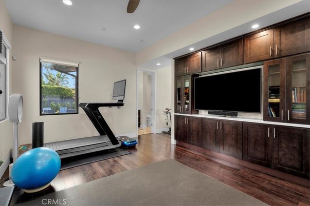 Fitness Equipment, Interior, Recessed Lighting, Wood Texture Flooring