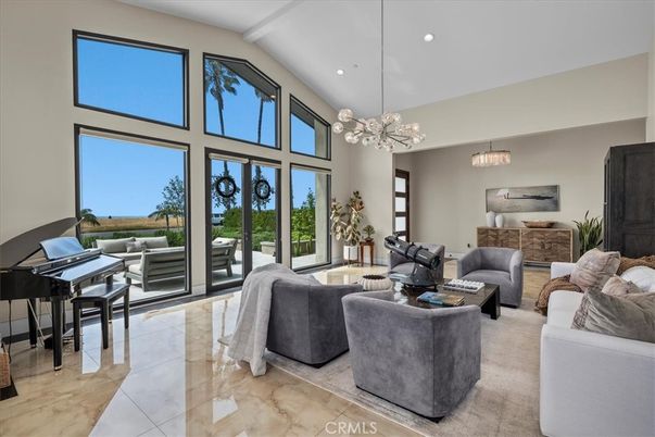 Interior, Living room, Pendant Lights, Piano, Recessed Lighting