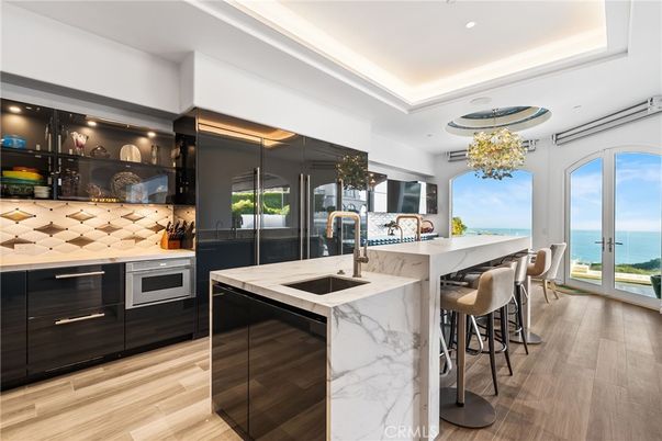 Interior, Kitchen, Recessed Lighting, Water, Wood Texture Flooring