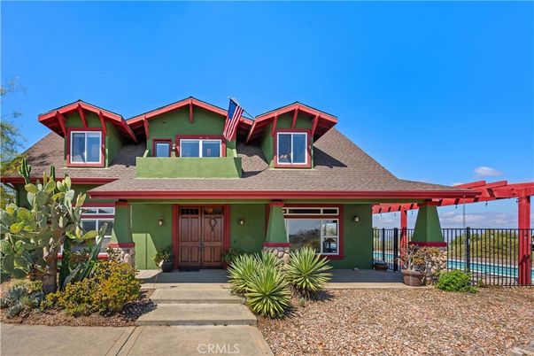 Exterior, Facade, Ranch