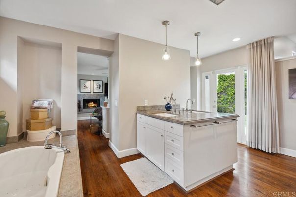 Fireplace, Interior, Kitchen, Pendant Lights, Recessed Lighting, Wood Texture Flooring