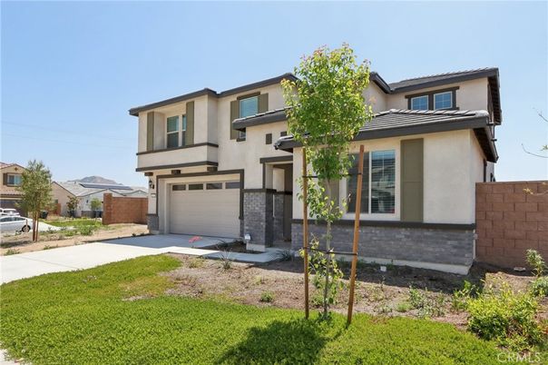 Attached, Exterior, Facade, Modern