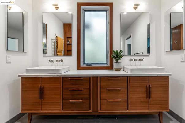 Bathroom, Dual Sink Vanities, Interior