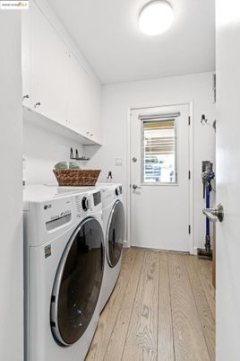 Interior, Washer, Wood Texture Flooring