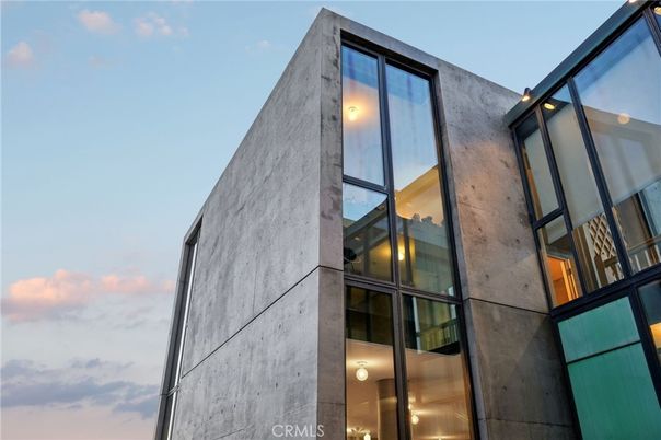 Exterior, Facade, Modern