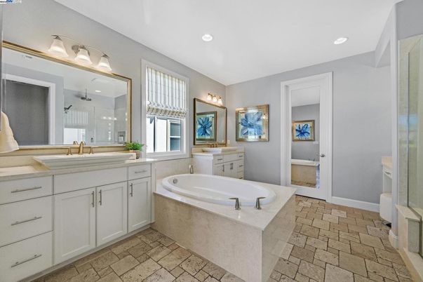 Bathroom, Dual Sink Vanities, Interior, Recessed Lighting