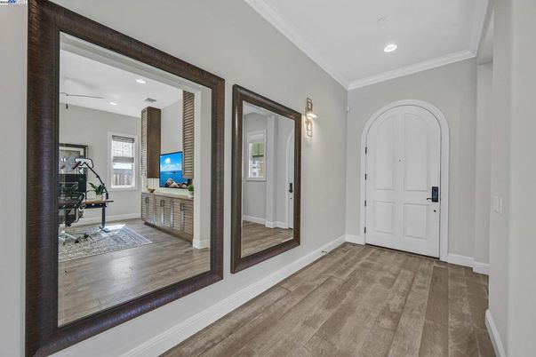 Interior, Recessed Lighting, Wood Texture Flooring
