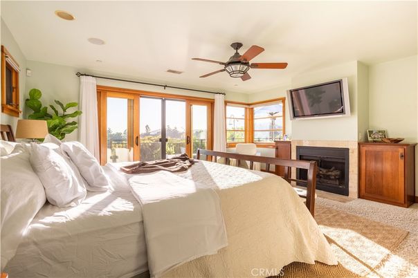 Bedroom, Dining room, Fireplace, Interior