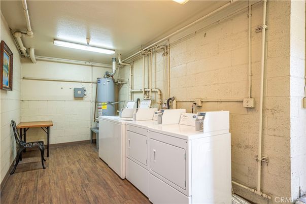 Interior, Washer, Wood Texture Flooring