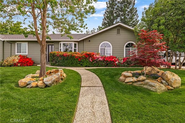 Exterior, Facade, Ranch